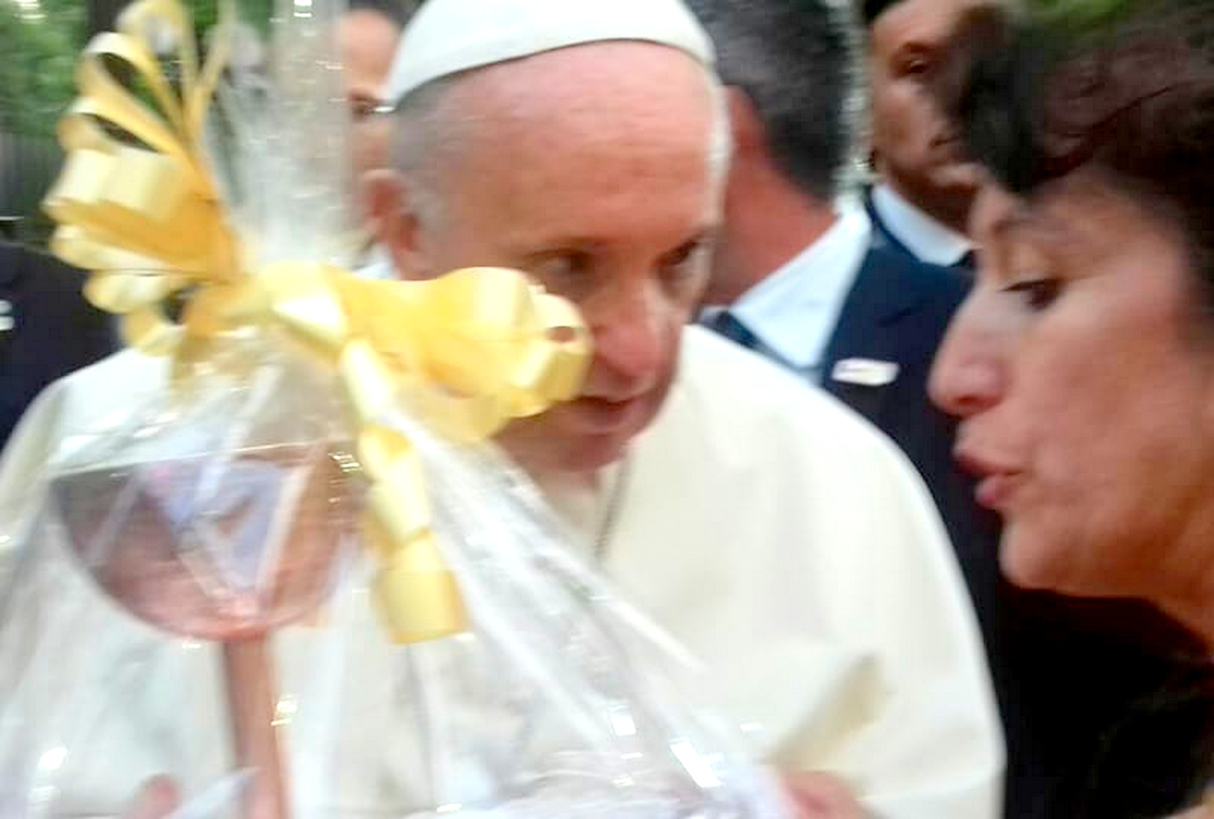 Papa Francisco recibió regalo de una machalina