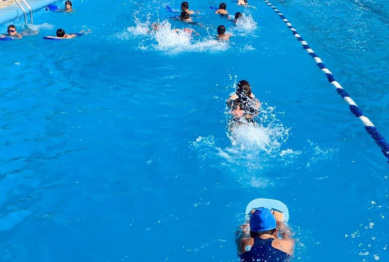 Estas son las fechas de inscripción para los cursos de natación en piscina de Machalí