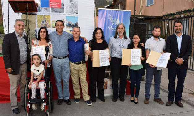 390 familias de Machalí reciben las escrituras de sus viviendas