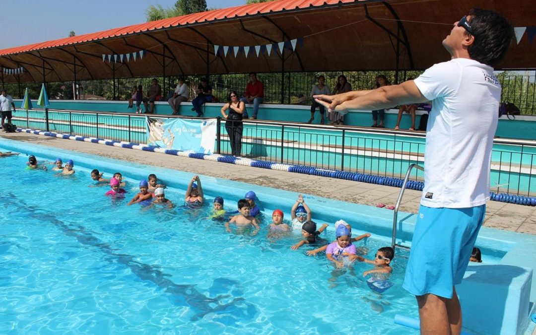 Por alta demanda toman medidas en cursos de natación de la piscina de Machalí