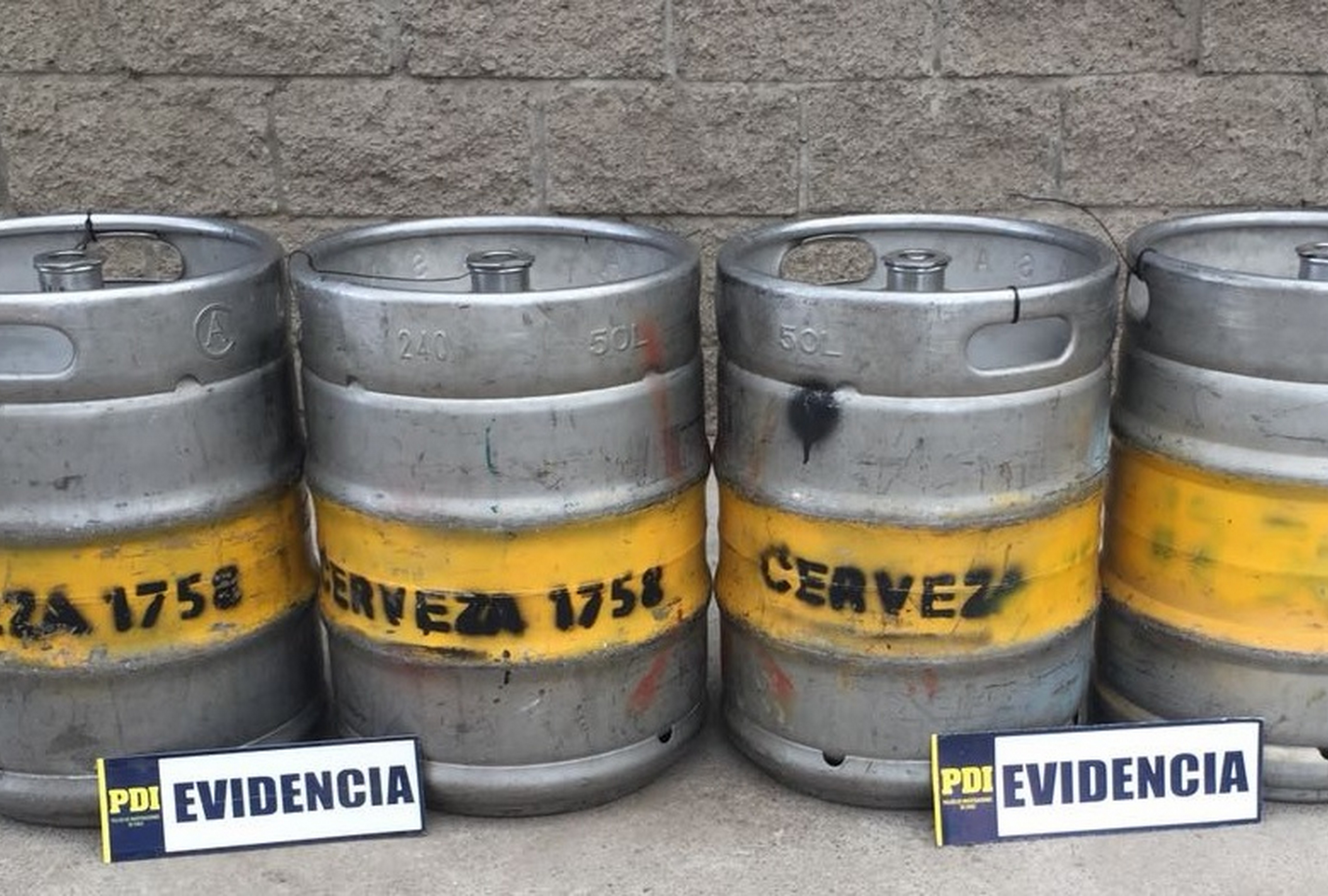 Sujetos intentaban vender barriles de cerveza robados en Machalí