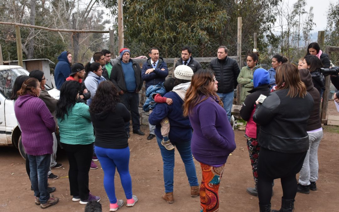 Seremi del Minvu visitó población 12 de febrero en Machalí