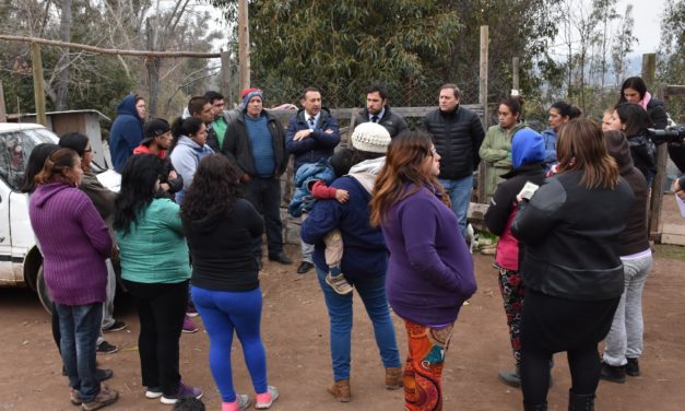 Seremi del Minvu visitó población 12 de febrero en Machalí