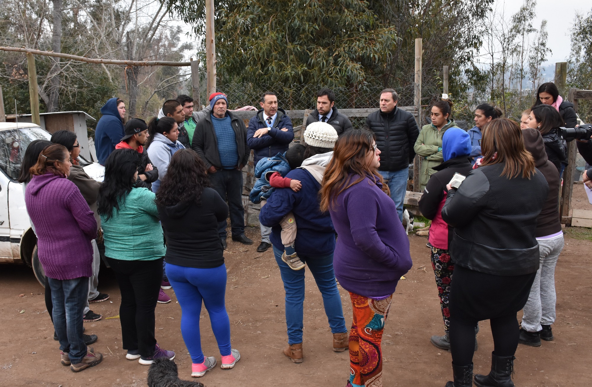 Seremi del Minvu visitó población 12 de febrero en Machalí