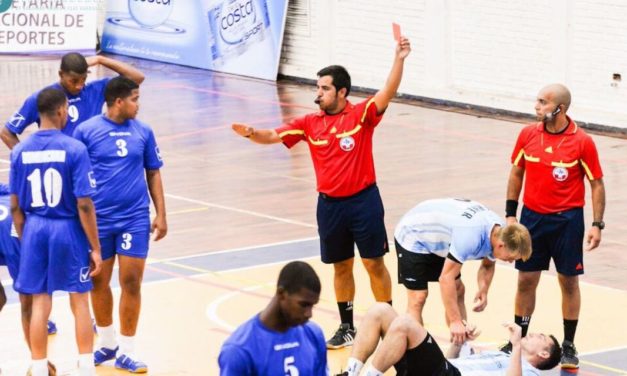 El Técnico machalino que triunfa como árbitro de balonmano