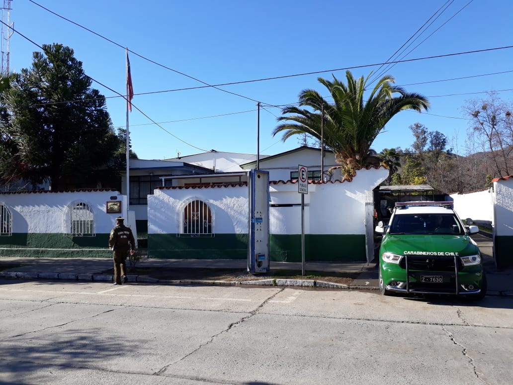 Carabineros detiene a tres sujetos por robo de jeep en Machalí