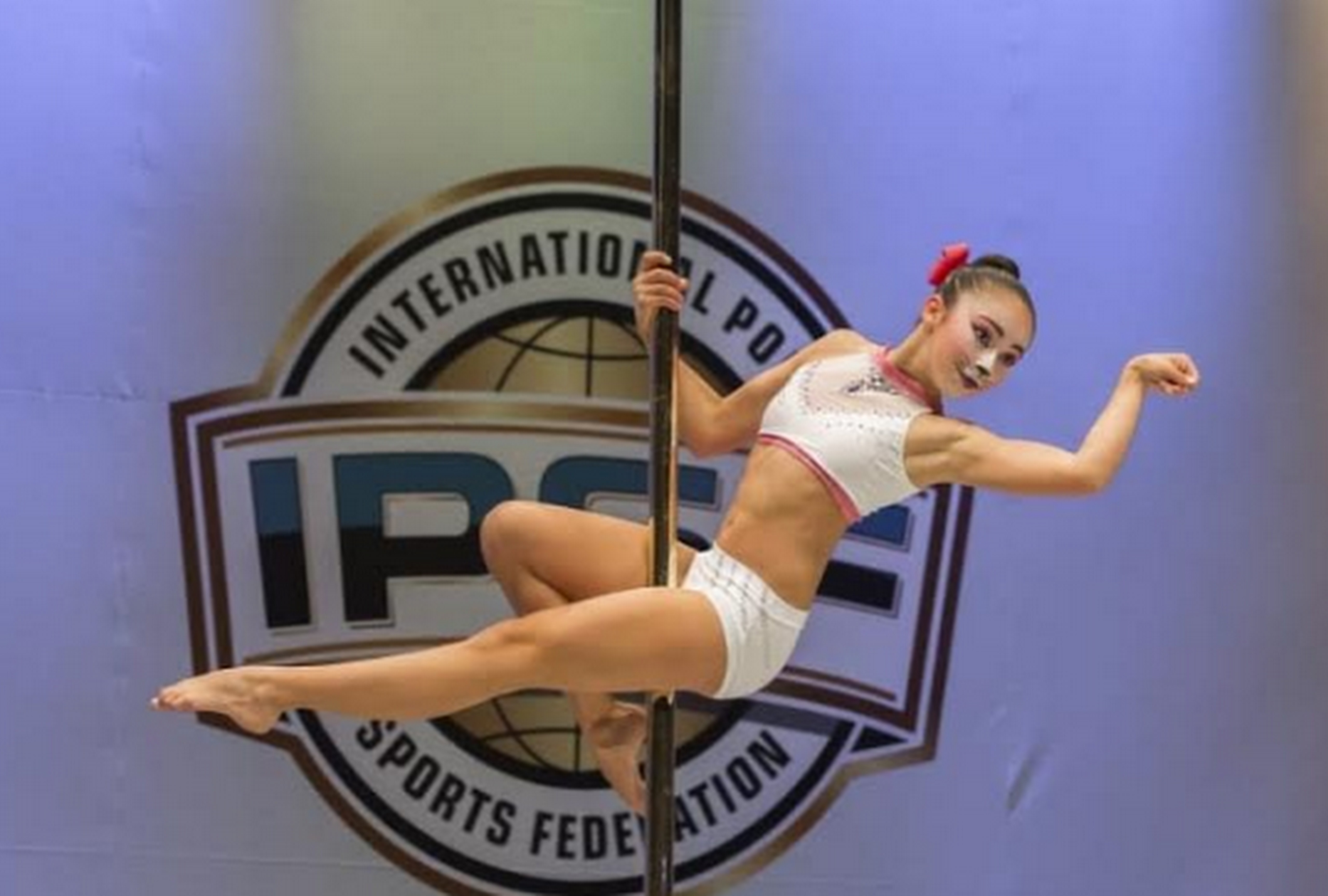 Joven deportista obtiene tercer lugar latinoamericano en Campeonato Mundial de Pole Dance