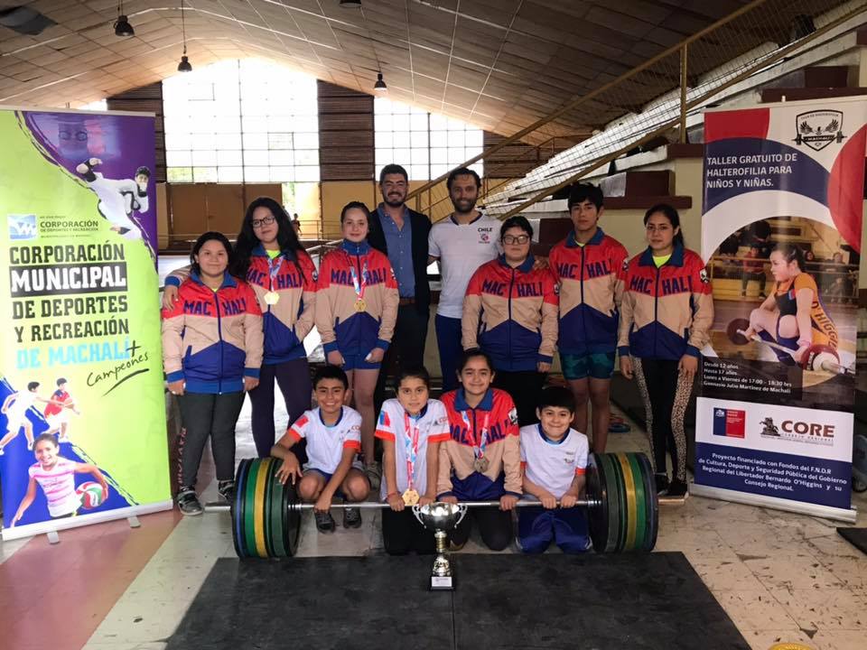 Machalinas son campeonas nacionales en Halterofilia