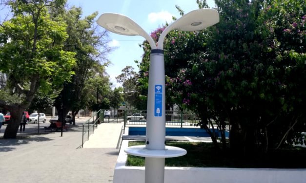 Machali implementa “Árboles de Carga Solar”