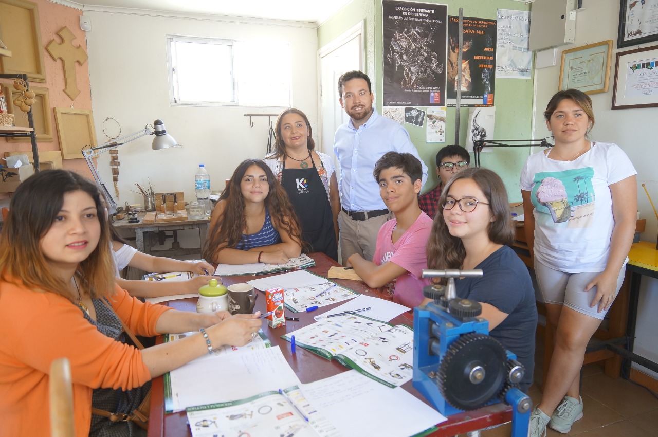 INJUV O’Higgins dicta talleres recreativos y educativos a jóvenes de la región