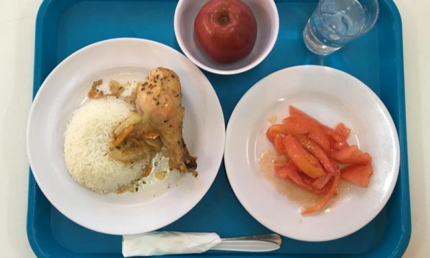 Fin de la bandeja escolar: estudiantes almorzarán en platos como en sus casas