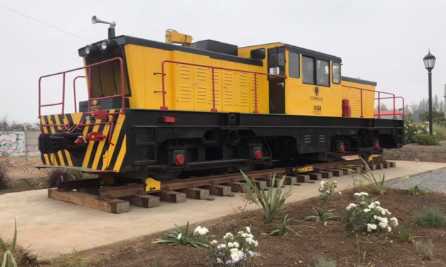 Inauguran locomotora en la entrada de Machalí