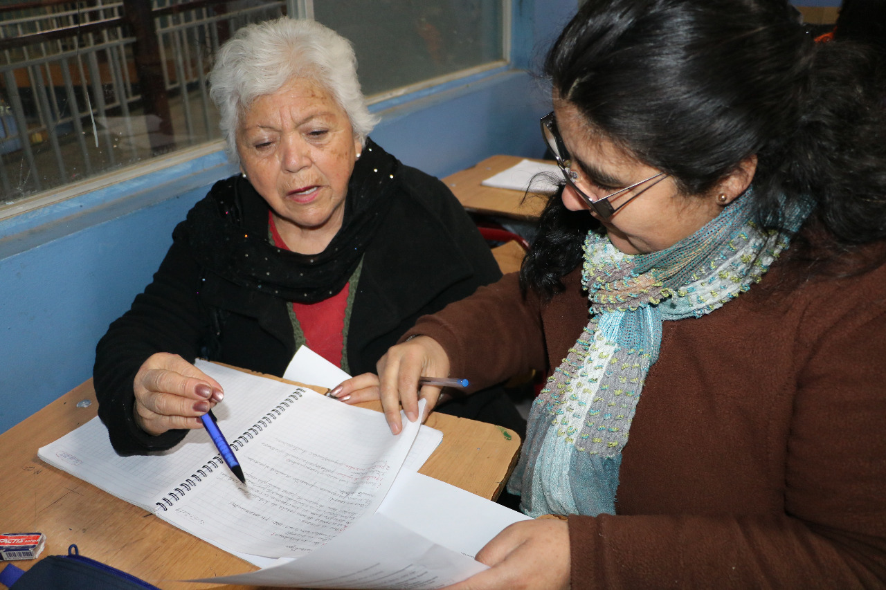 A los 76 años machalina termina su educación media