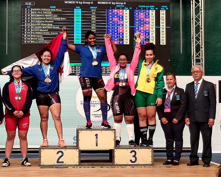 Levantadora de pesas machalina obtiene triple medalla de plata en Argentina