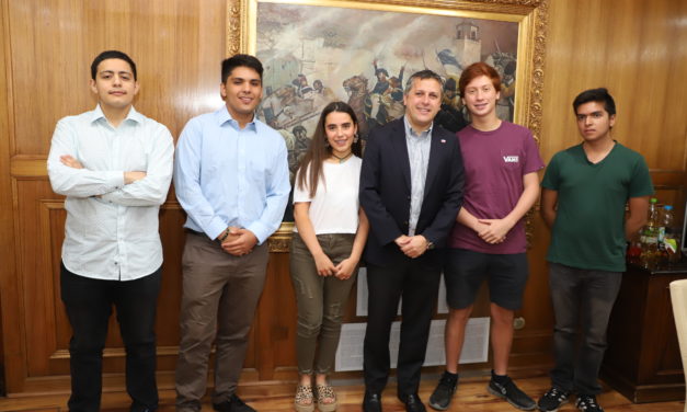 Puntajes nacionales de la PSU compartieron desayuno con Intendente