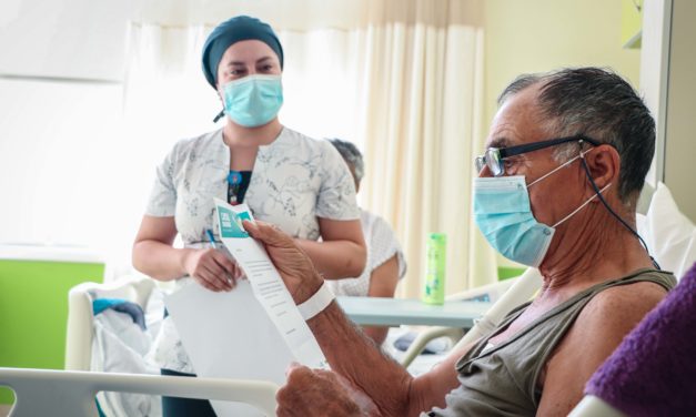 Campaña solidaria del Hospital Regional permite a pacientes recibir cartas de apoyo emocional