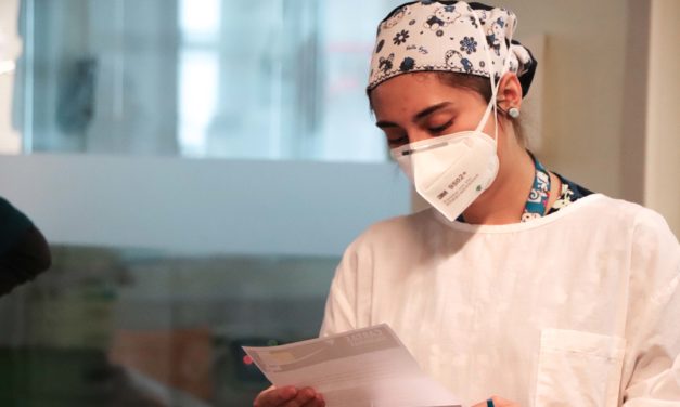 Comunidad envía cartas de apoyo emocional a funcionarios del Hospital Regional