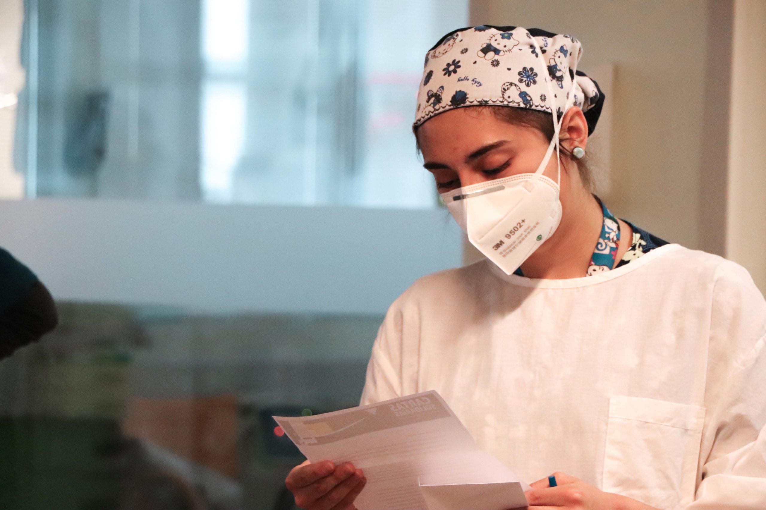 Comunidad envía cartas de apoyo emocional a funcionarios del Hospital Regional
