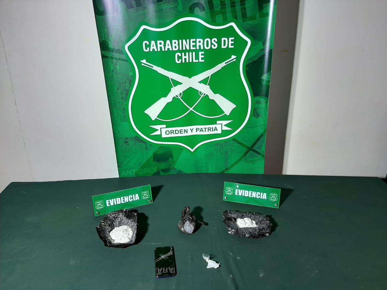 Encuentran cocaína, un pasajero escondido en maletero y al chófer sin permiso temporal en bus interurbano