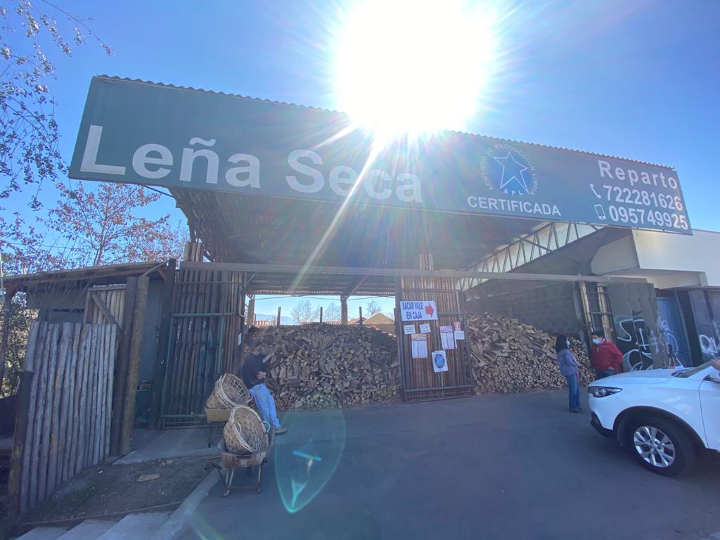 Lanzan Sello de Calidad de Leña con reconocimiento a comercializadora de Machalí