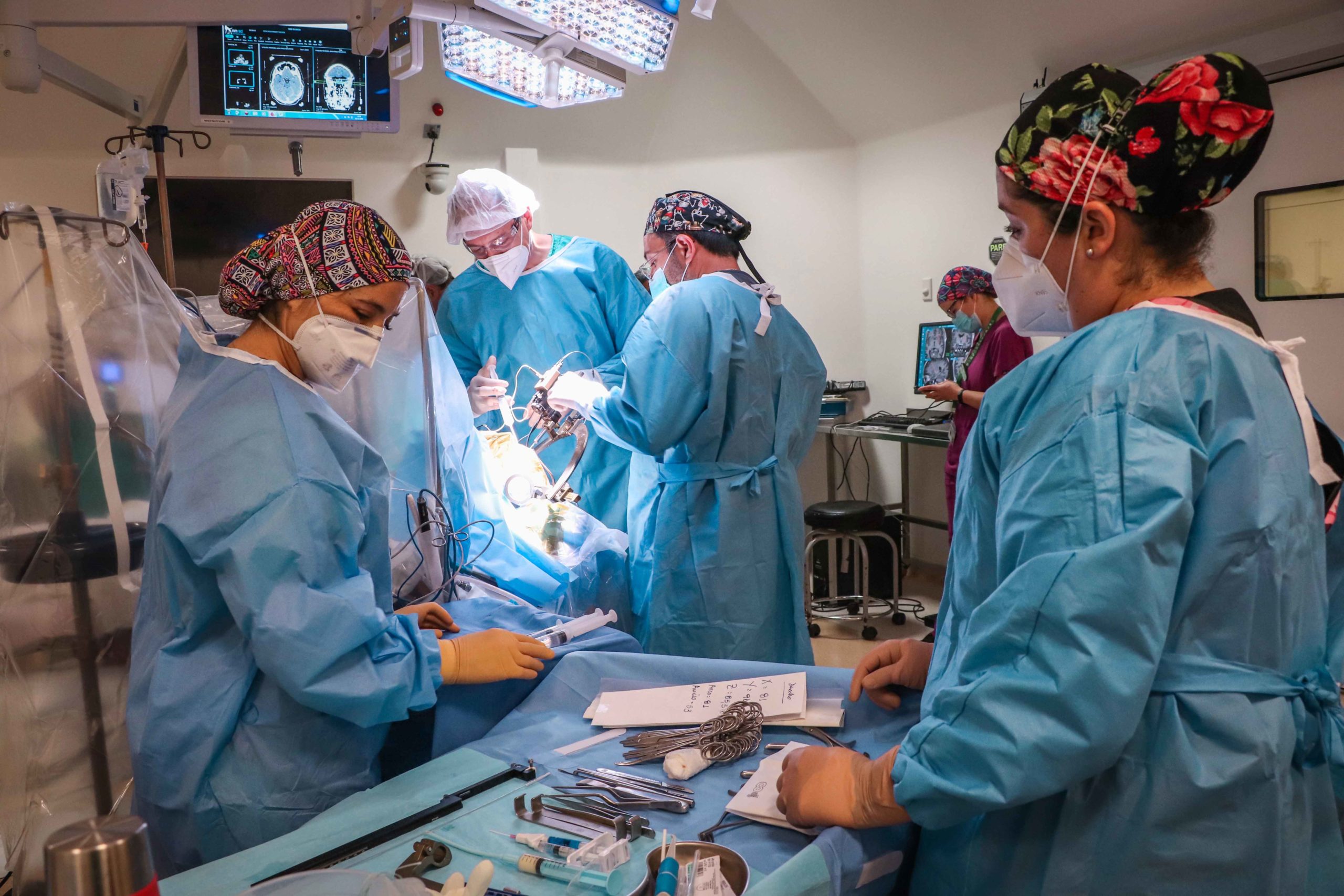 Hospital Regional realizó primera cirugía a paciente con párkinson en O´Higgins