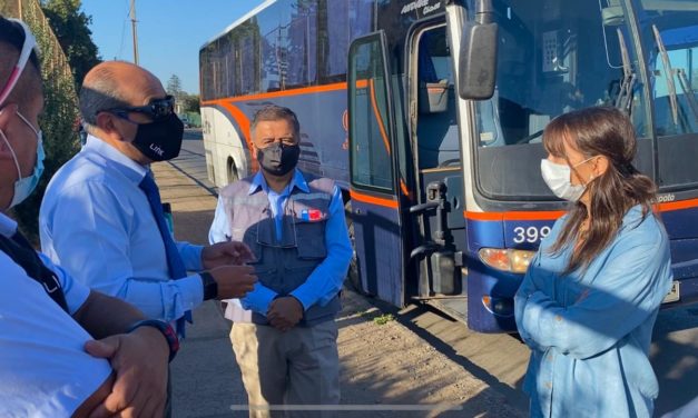 Autoridades fiscalizan protocolos en buses de trabajadores contratistas de El Teniente