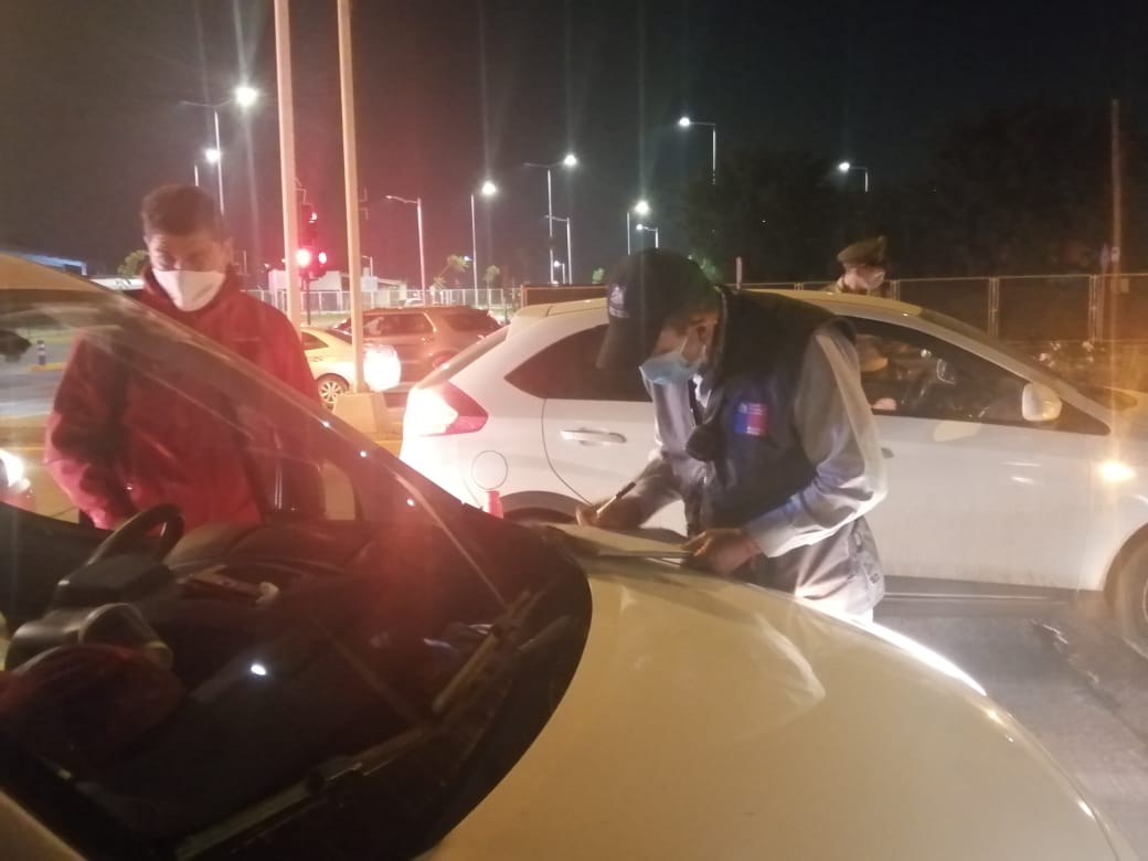 Autoridades cursan infracciones por no cumplir Toque de Queda y Cierre de Comercio en Machali y Rancagua