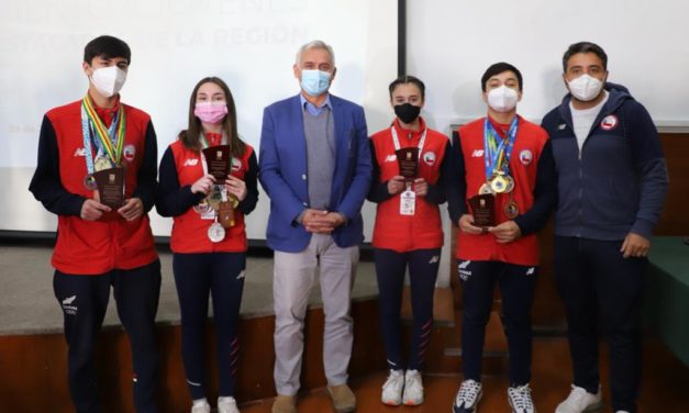 Gobernador Regional reconoce a jóvenes deportistas de Machali