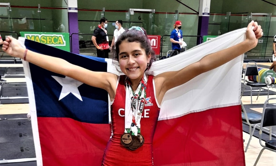 Pequeña Levantadora de Pesas de Machalí sumó 5 medallas de bronce en el Panamericano de México