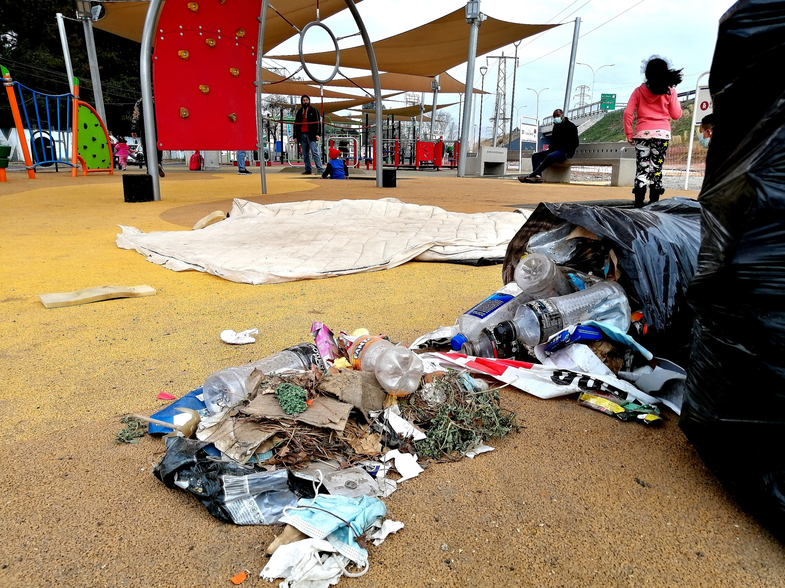 Plaza “Elige Vivir Sano” sufre con la falta de cuidados