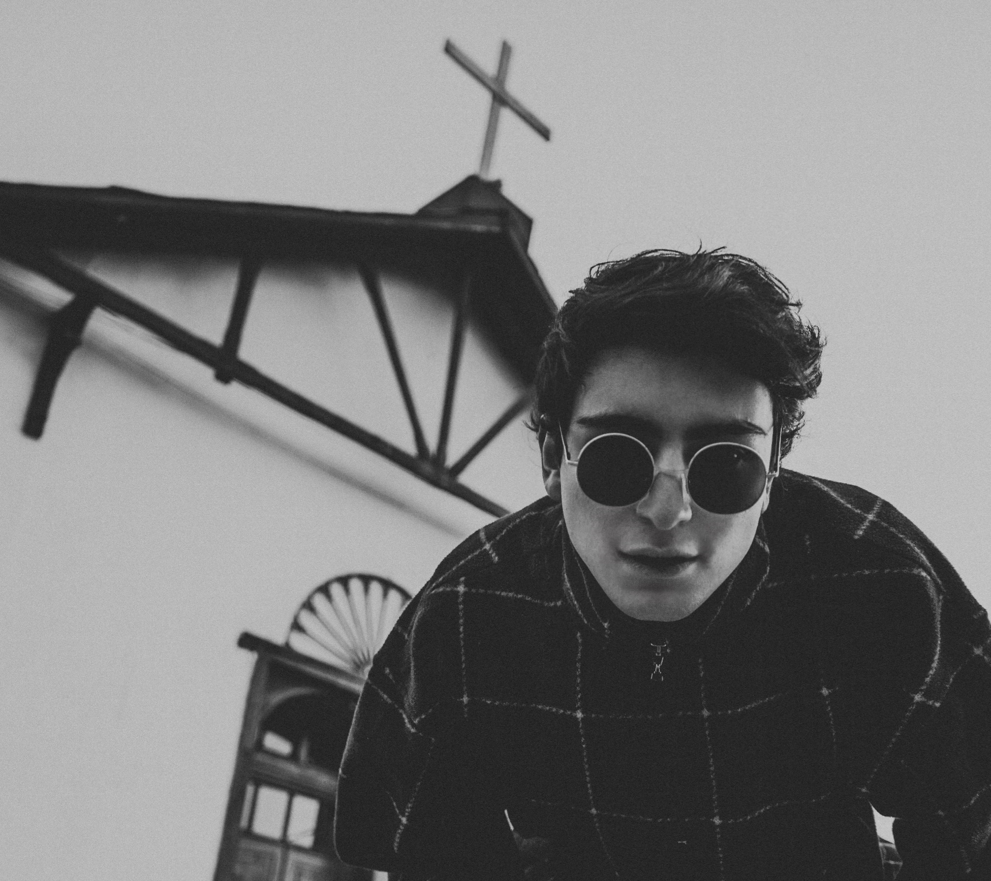 El machalino Vicente Nieto lanza su nuevo single «Rezo»