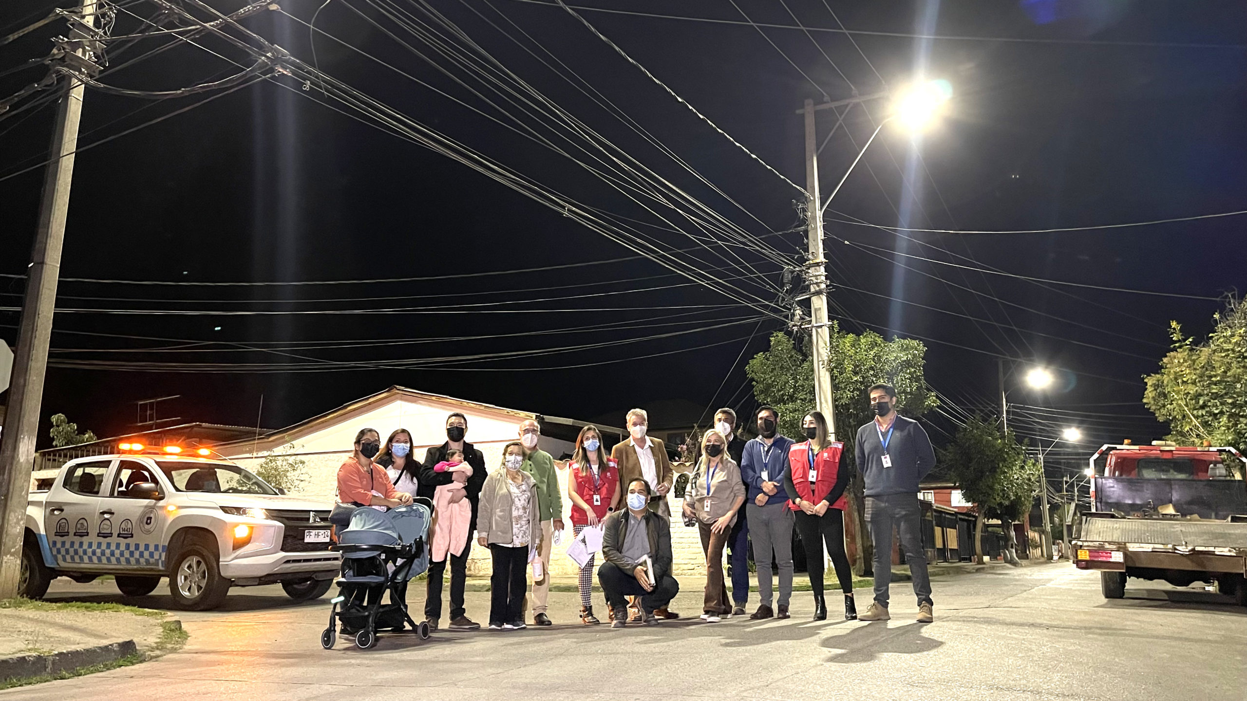 Familias del Barrio Santa Teresa de Machalí inspeccionan nueva red de iluminación en recorrido nocturno