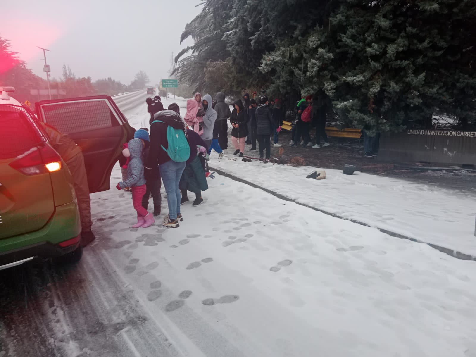 Rescatan a familia que subió a la nieve en Coya