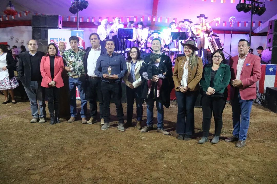 Inauguran fondas de Machalí y Coya