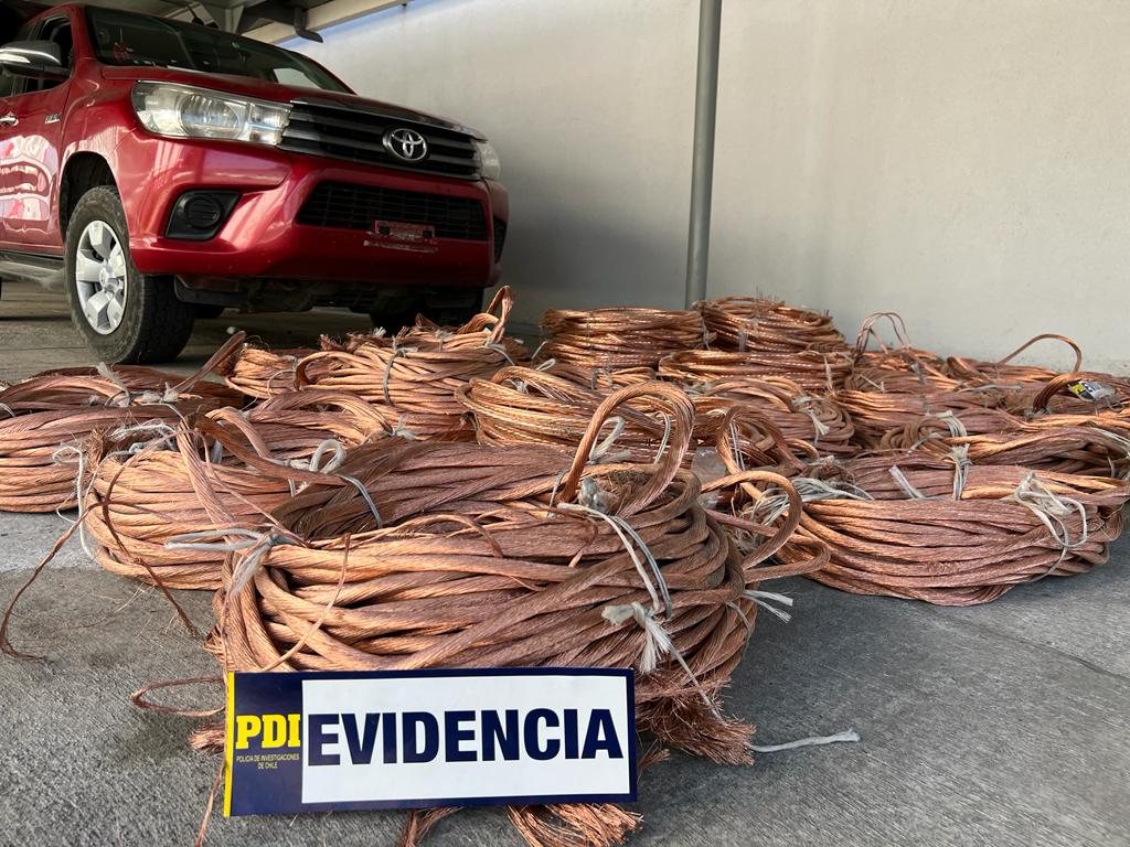 Detienen a sujeto que transportaba cables de cobre robados en El Teniente