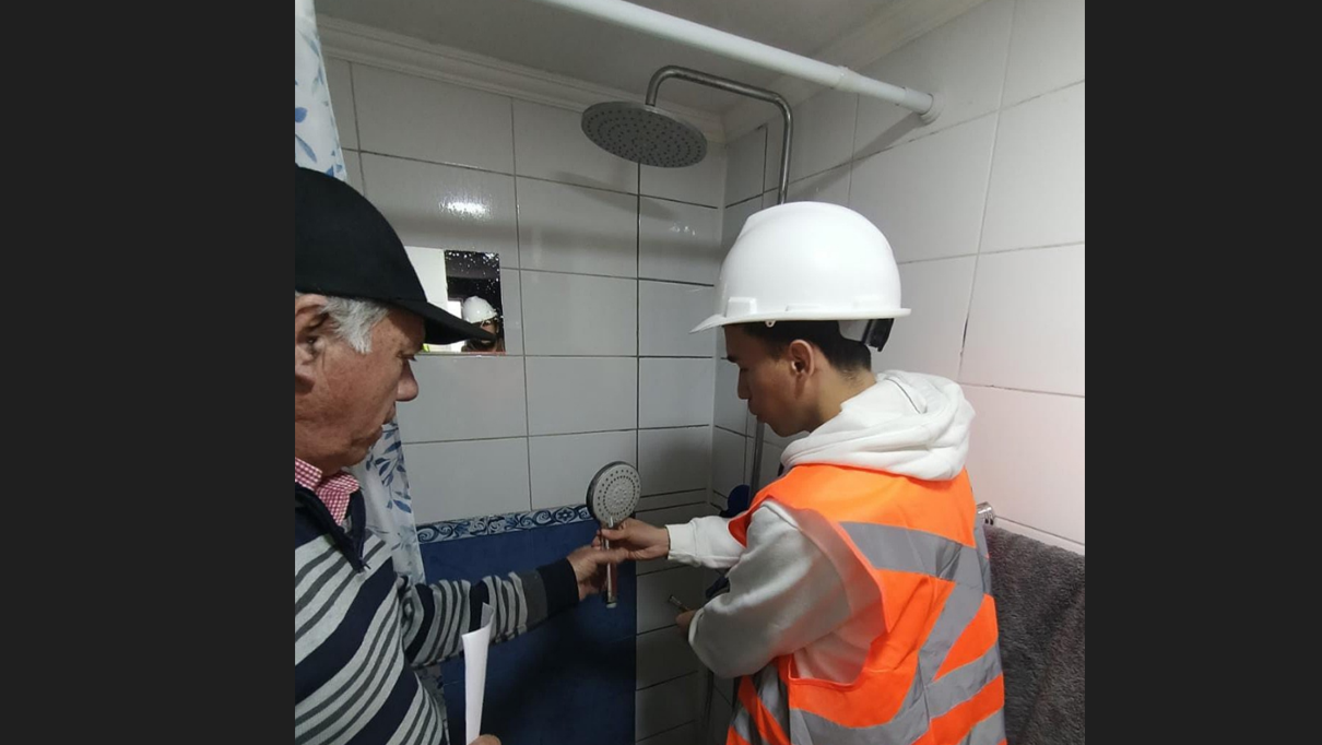 Vecinos de Machalí se ven beneficiados con instalación de aireadores