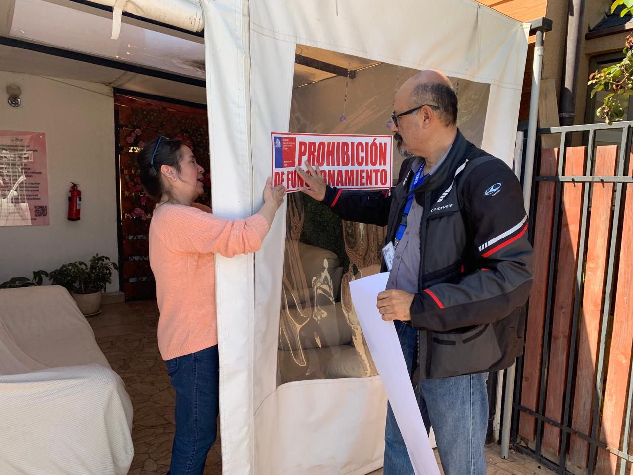 Seremi de Salud prohíbe funcionamiento de estética ubicada en Machalí