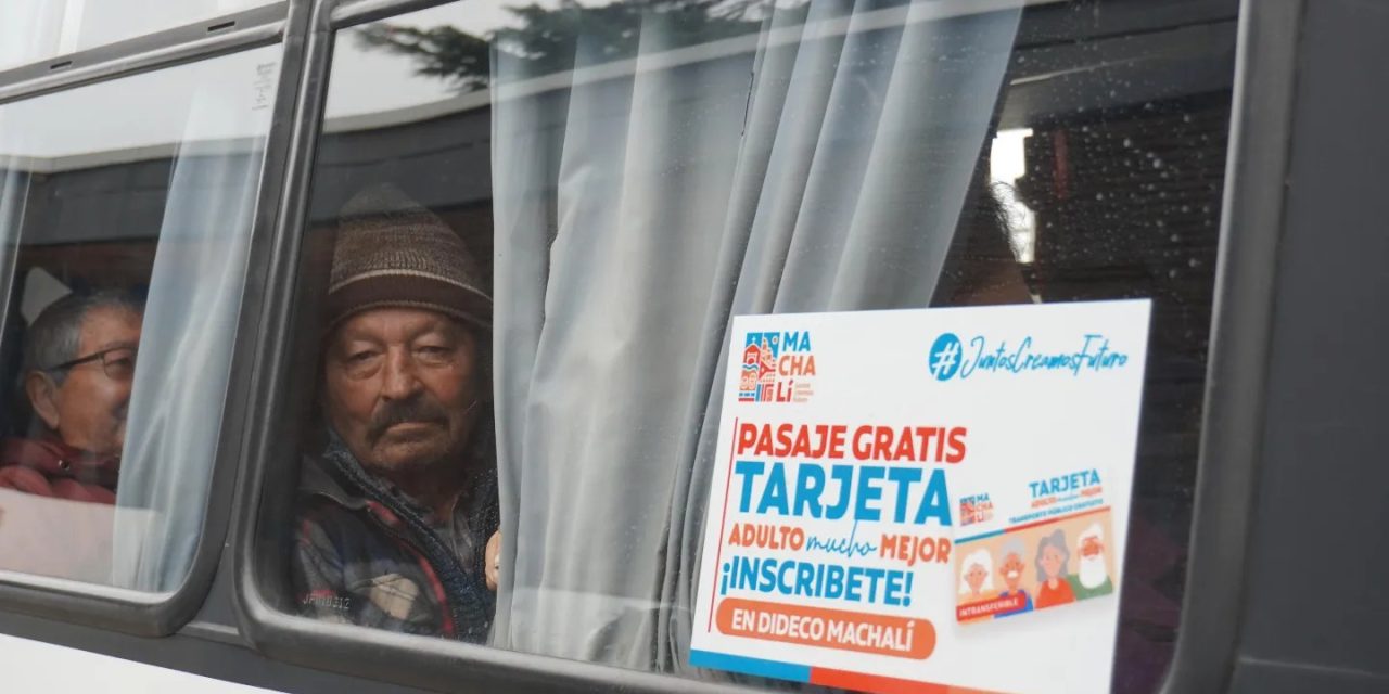 Adultos Mayores de Machalí reciben «Tarjeta Adulto Mucho Mejor» que los beneficiará con Transporte Gratuito.