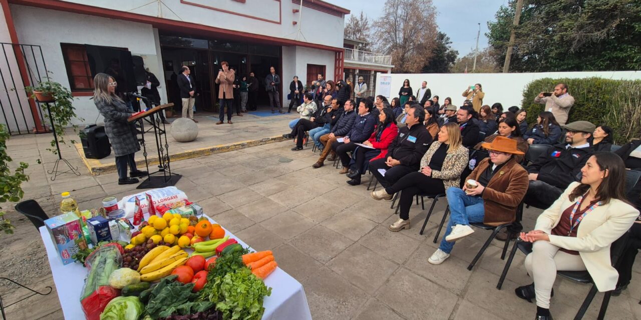 Machalí inaugura Ecomercado Solidario que entrega alimentos a familias vulnerables
