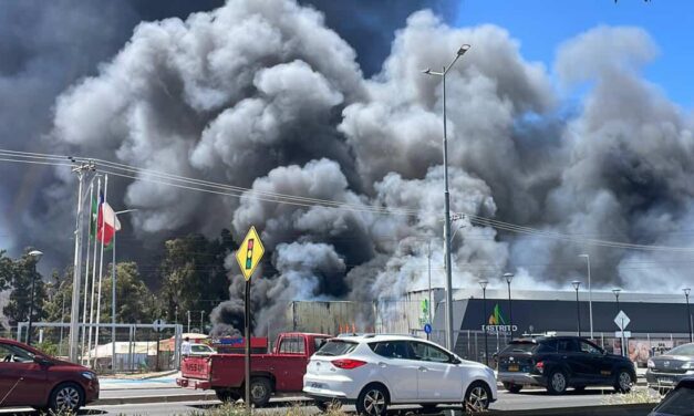 Incendio consume supermercado El Trébol de Machali
