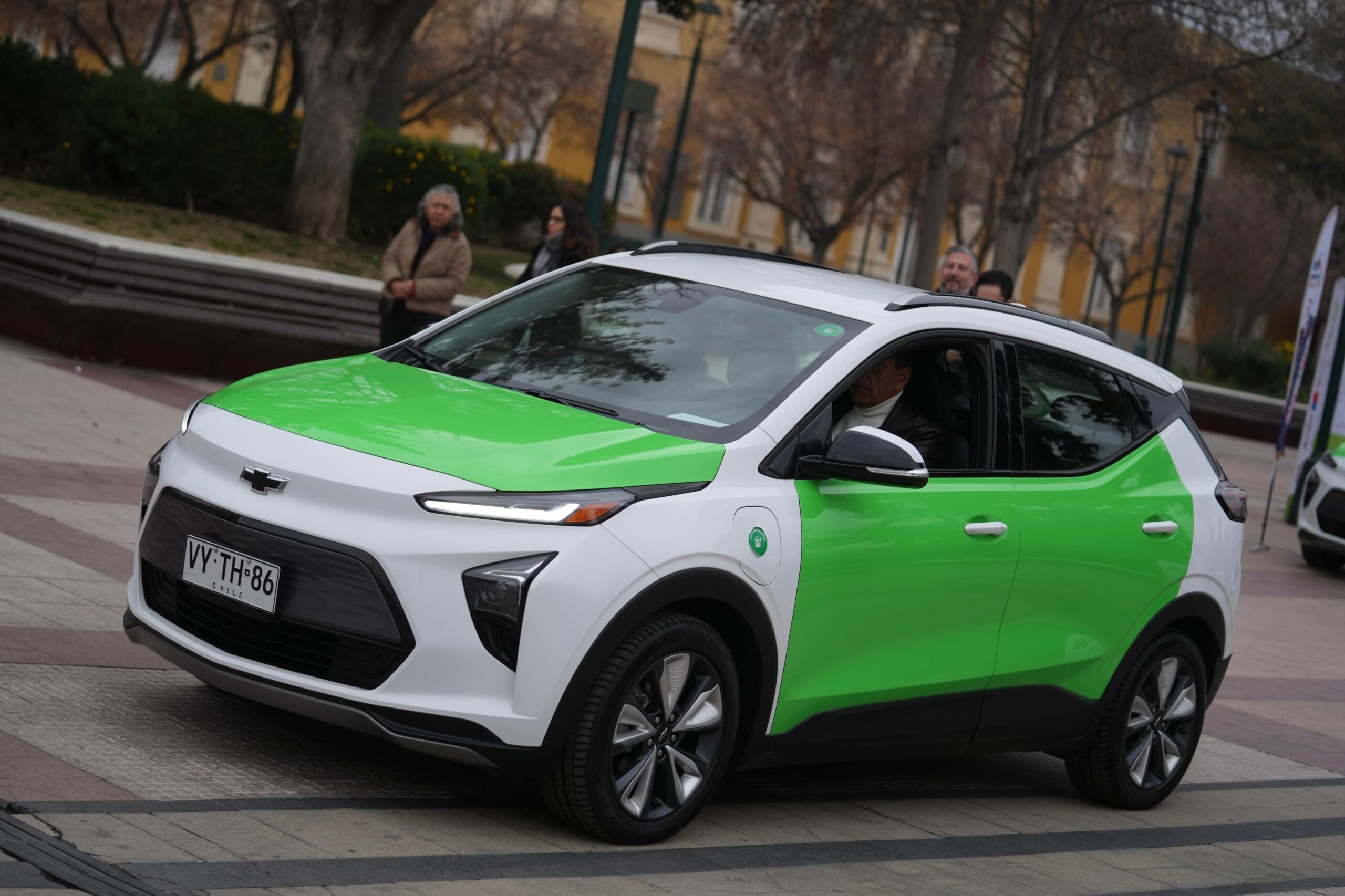Colectiveros de Rancagua y Machalí reciben nuevos vehículos eléctricos