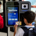 Estudiantes de básica ya no mostrarán la TNE al chofer y pasarán por el validador electrónico